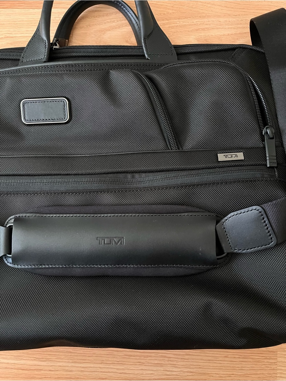 NWOT Tumi Alpha 3 Compact Large Laptop Briefcase 2603114D4 + Dust Bag - Picture 3 of 16
